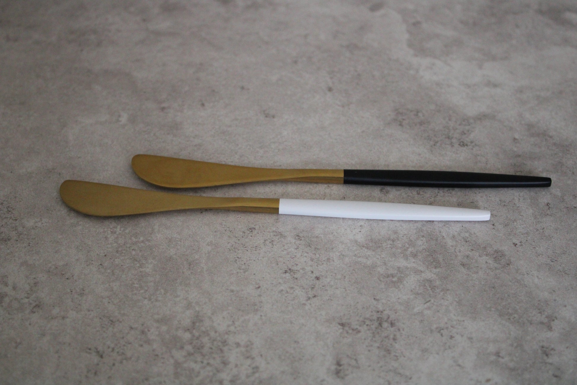 White and Gold Stainless Steel Butter Knife - 17cm