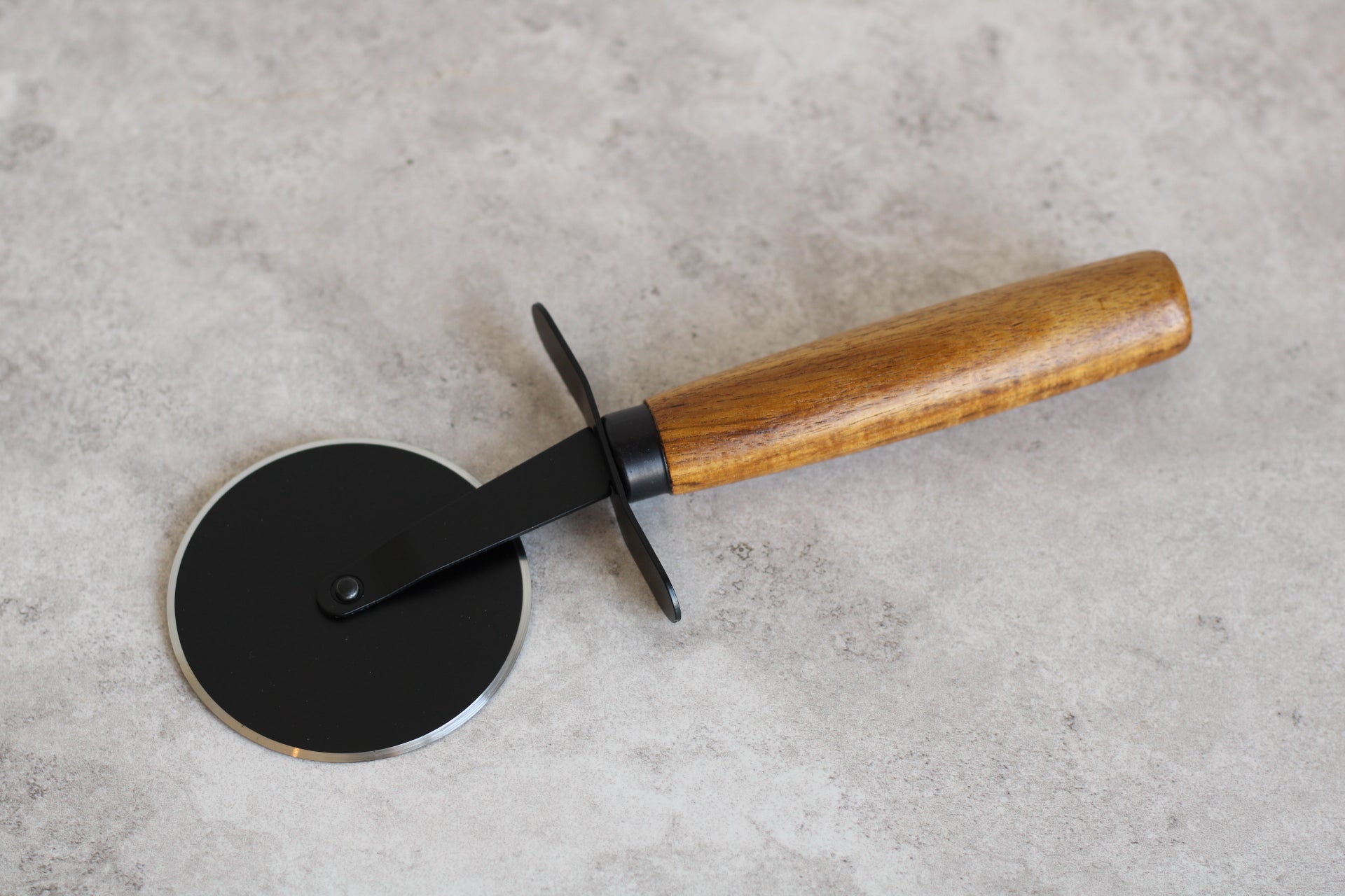 Black & Wood Pizza Wheel Cutter